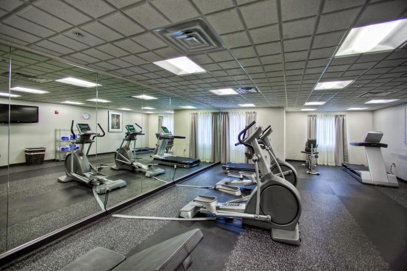 Holiday Inn Express & Suites Cleveland/Westlake By Ihg Esterno foto