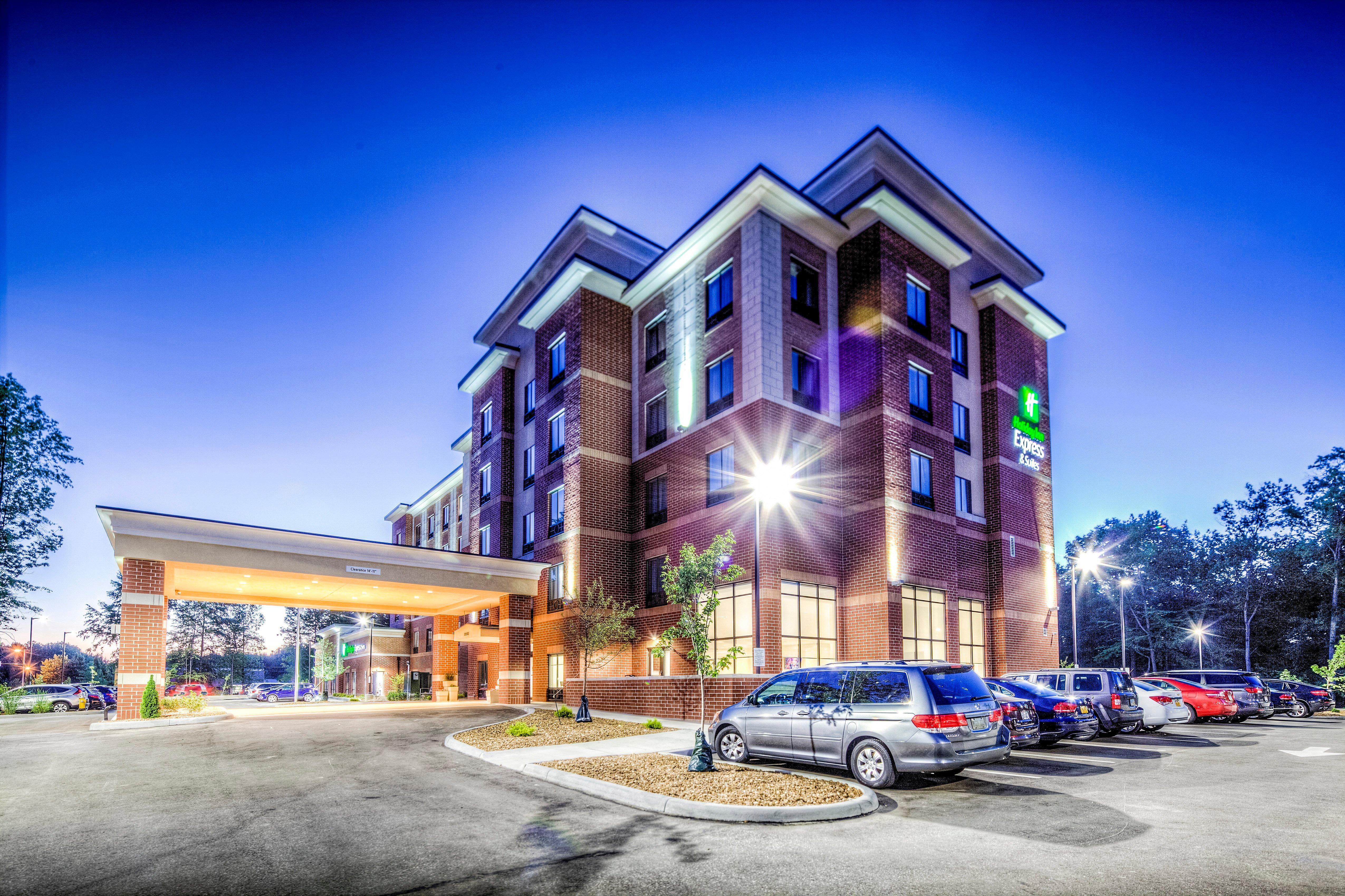 Holiday Inn Express & Suites Cleveland/Westlake By Ihg Esterno foto