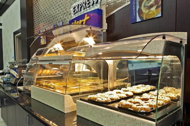 Holiday Inn Express & Suites Cleveland/Westlake By Ihg Esterno foto