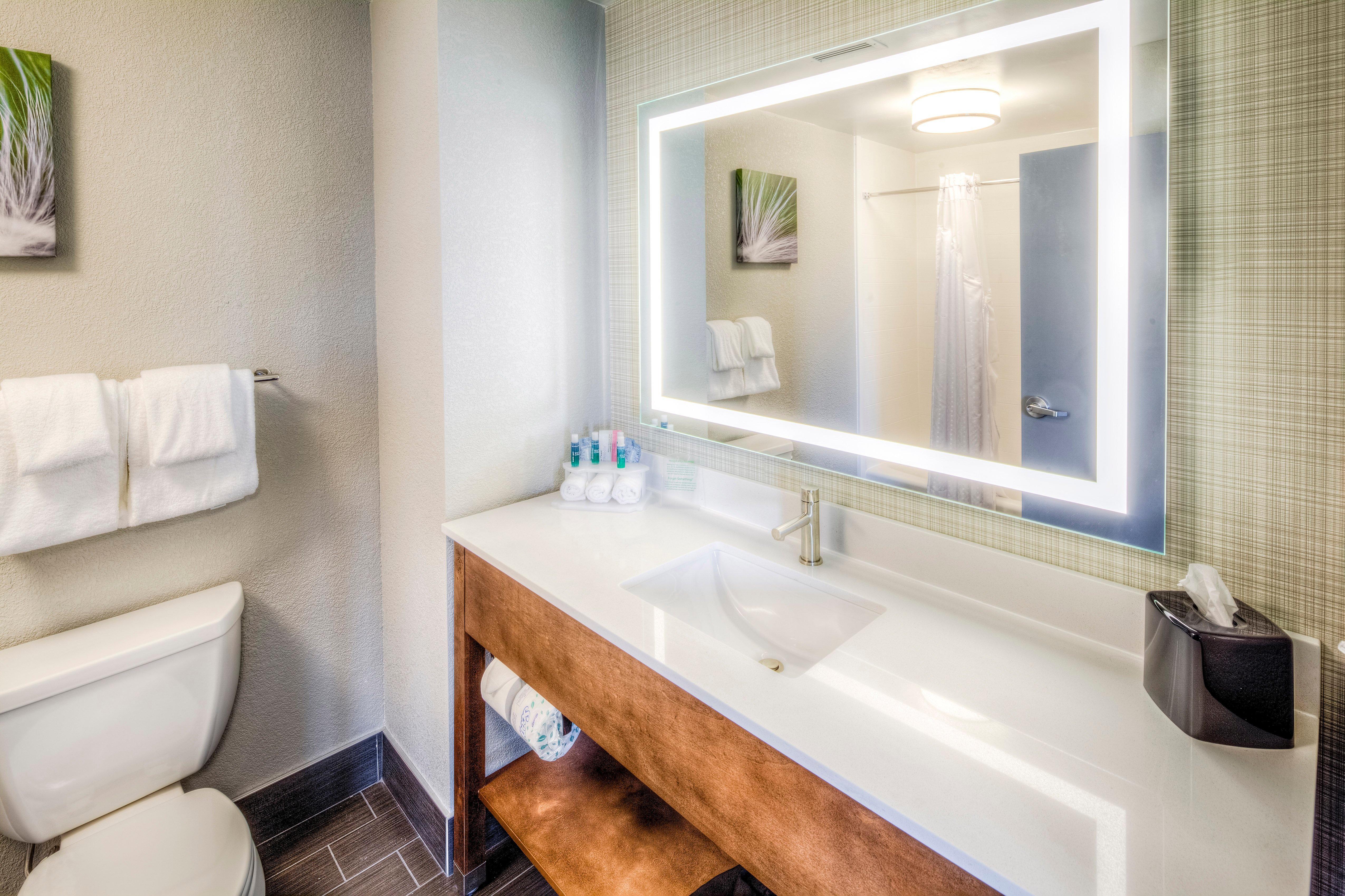 Holiday Inn Express & Suites Cleveland/Westlake By Ihg Esterno foto